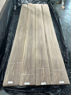 Hoogwaardige American Walnut Crown Cut / Plain Cut Veneer voor hoteldecoratie
