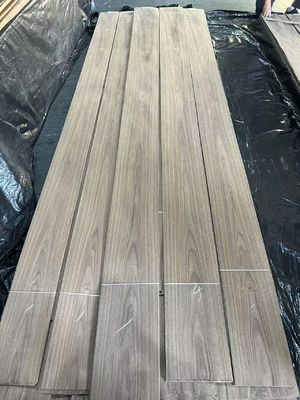 Hoogwaardige American Walnut Crown Cut / Plain Cut Veneer voor hoteldecoratie