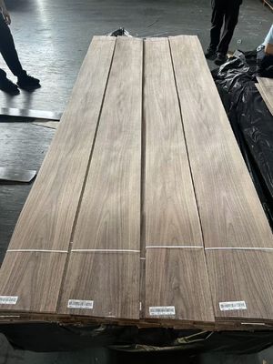 Hoogwaardige American Walnut Crown Cut / Plain Cut Veneer voor hoteldecoratie