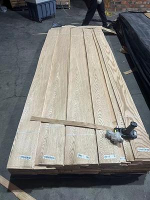 Creëer een luxe kastlook met de gladde textuur van Natural Red Oak Crown Cut Veneer