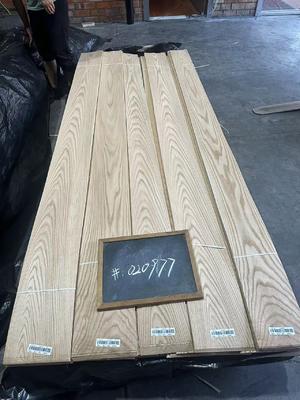 Creëer een luxe kastlook met de gladde textuur van Natural Red Oak Crown Cut Veneer