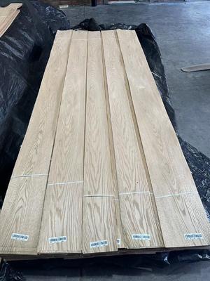 Creëer een luxe kastlook met de gladde textuur van Natural Red Oak Crown Cut Veneer