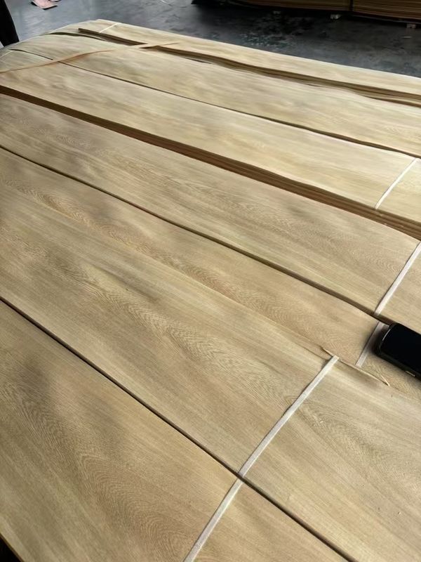 Hoogwaardige Eyong Crown Cut / Plain Cut Veneer Voor Hotel Decoratie