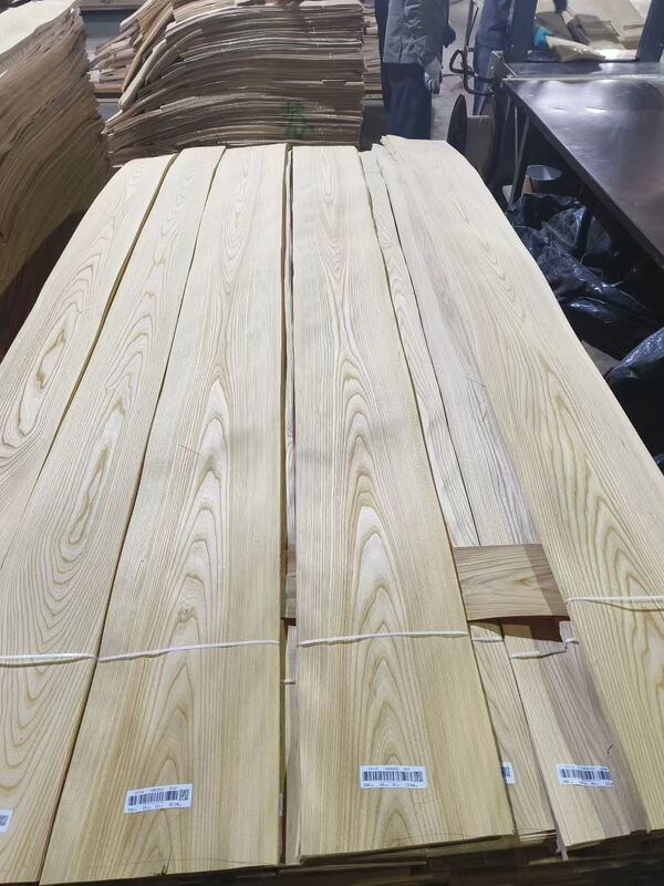 Bruine Elm Crown Cut Veneer met een dikte van 0,5 mm voor decoratie en meubels van hotels